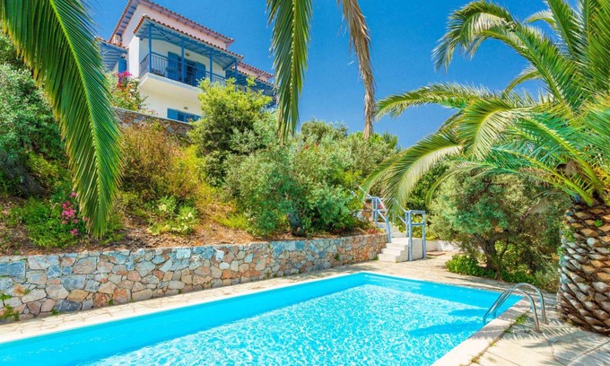 Skopelos Villa | 175 m² Villa ∙ 3 bedrooms ∙ 8 guests