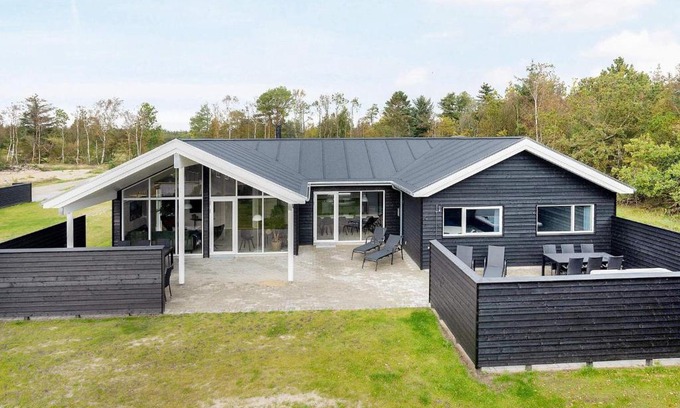 Aalbaek House | 18 person holiday home in Ålbæk