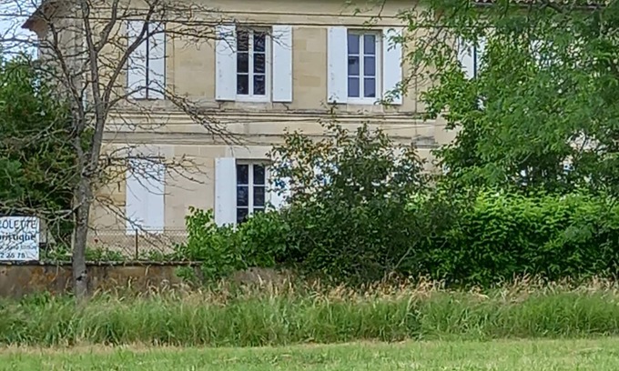 Saint-Christophe-de-Double House | 19th century Château Colette next to St Emilion 3-star non-smoking interior.