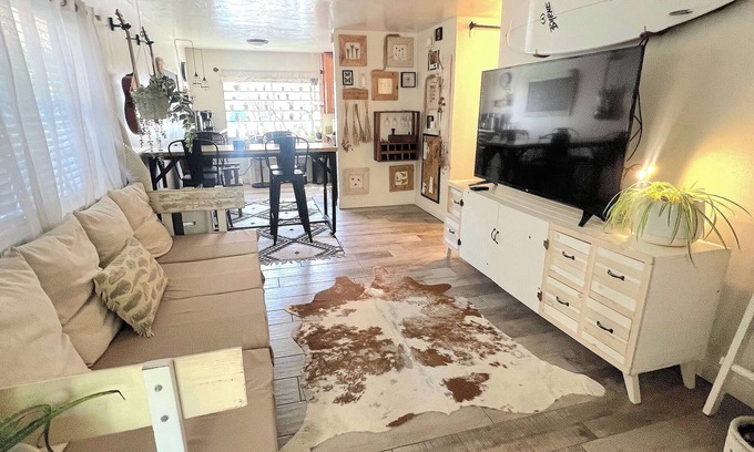 University Heights Condo | 1b1b Central Hillcrest, San Diego condo. Walkable neighborhood and central to SD