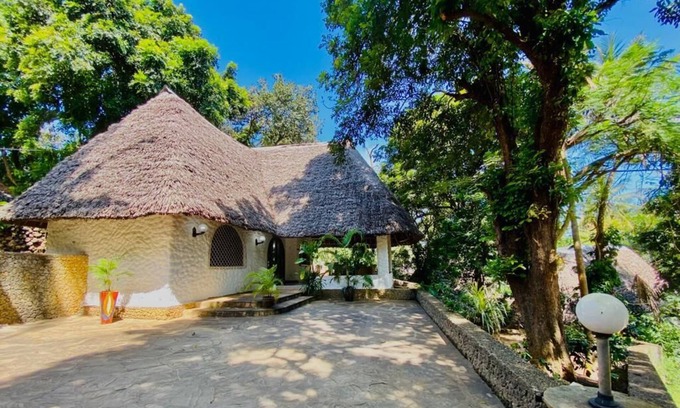 Mombasa Villa | 1bedroom oceanfront furnished villa. Very Serene and epic for a magical stay.