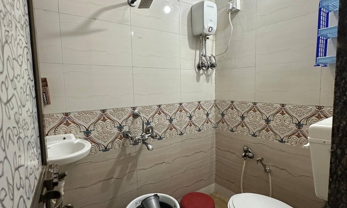 Andheri West House | 1BHK-Entire Home Near Kokilaben Dhirubhai Ambani Hospital Andheri W