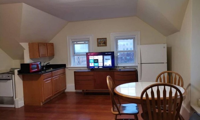 Worcester House | 1BR Apt , walk to WPI, Palladium, free parking