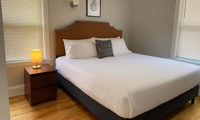 Bowmanville Apartment | 1BR Chic & Sunny Place