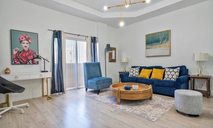 Flagami Condo | 2/2 1/2 Miami 10 Mins to Miami Airport 423