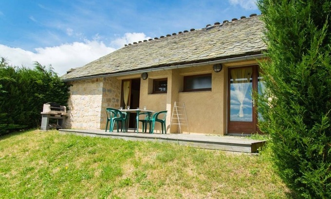 Saint-Leger-de-Peyre Resort | 2/4 person gîte in vacation village