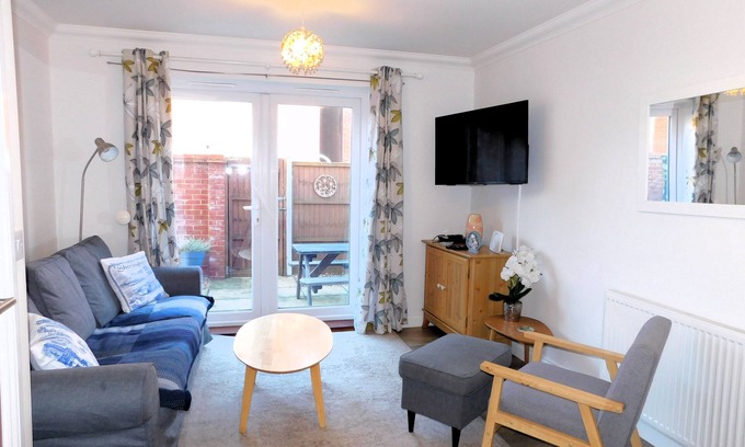 Sheringham House | 2 Augusta Court - light, bright and furnished in a fresh, modern style in a quiet residential area.