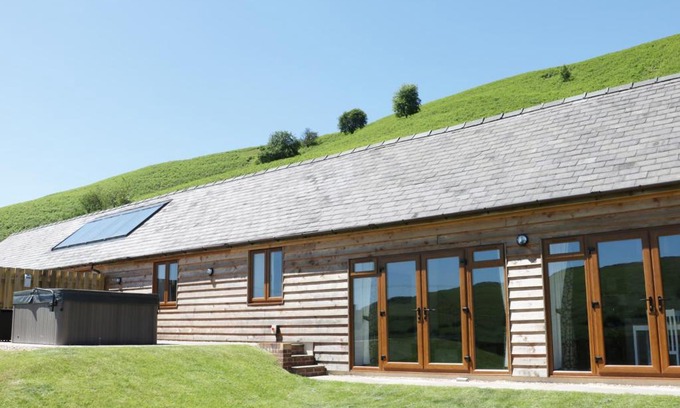 Newcastle-on-Clun House | 2 Beacon View Barn