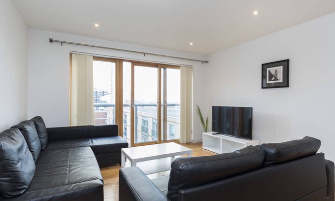 Fairfield Apartment | 2 Bed | 2 bath | 3 min from East Croydon Station