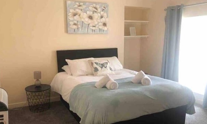 Castle Apartment | 2 Bed apartment with a Sea View.