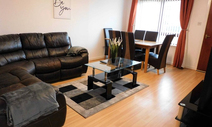 Paisley Apartment | 2 bed Apt, on Quiet Cul-de-Sac, Fab Location