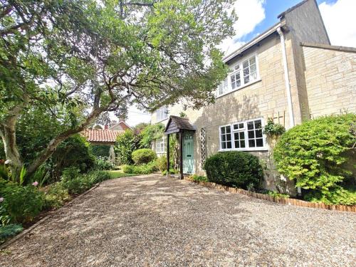 Chilmark House | 2 Bed in Chilmark oc-w32753