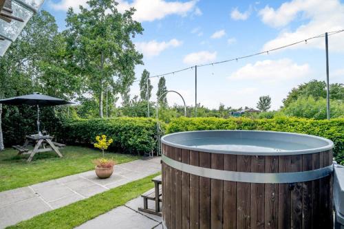 Muchelney House | 2 Bed in Thorney oc-r32363