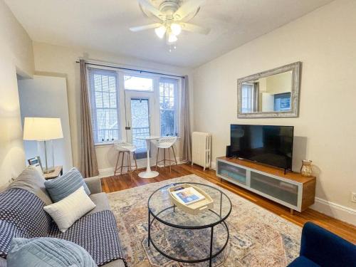 Commonwealth Apartment | 2 Bed, In Unit Laundry, Boston College, Balcony