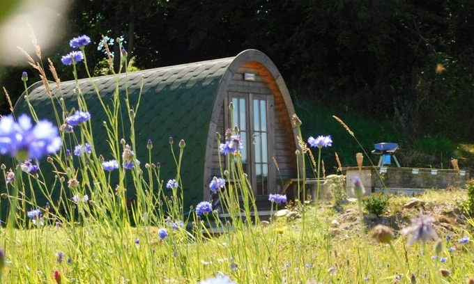 Omagh Cabin | 2 Bed Pod Cabin-Sleeps 2-Pets-Garden-Mtn View