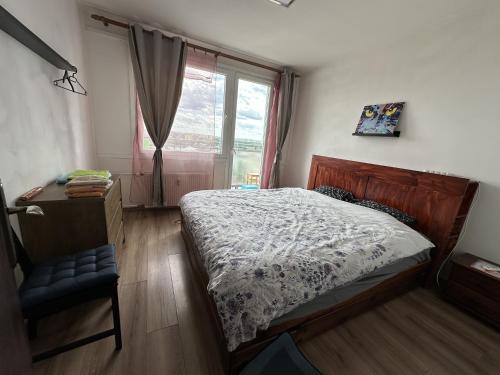 Michle Apartment | 2 bedroom, 10 mins from center, top floor, balcony with view, high-speed Internet, coffee