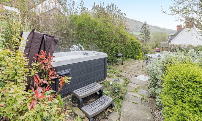 Montgomery Cottage | 2 bedroom accommodation in Priest Weston, Near Montgomery