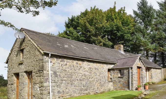 Llandyssiliogogo Cottage | 2 bedroom accommodation in Caerwedros, near New Quay