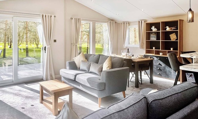 Pershore Ski Chalet | 2 bedroom accommodation in Pershore