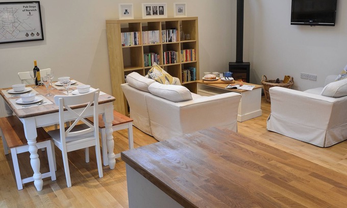 Long Stratton Cottage | 2 bedroom accommodation in Wacton, near Long Stratton