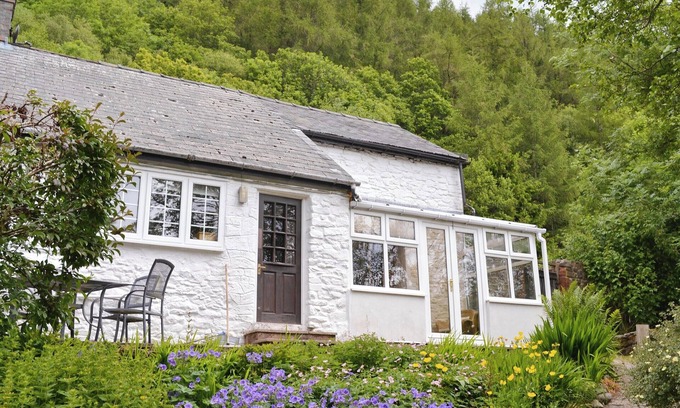 Tirabad Cottage | 2 bedroom accommodation in Llandadarn Fynydd, near Llandrindod Wells