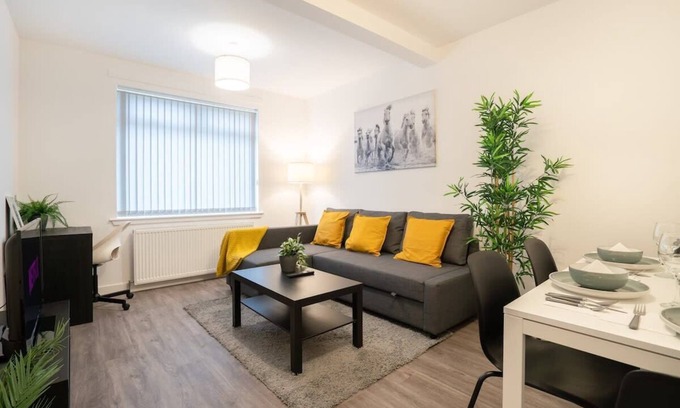 Wishaw Apartment | 2 Bedroom Apartment-Free Parking