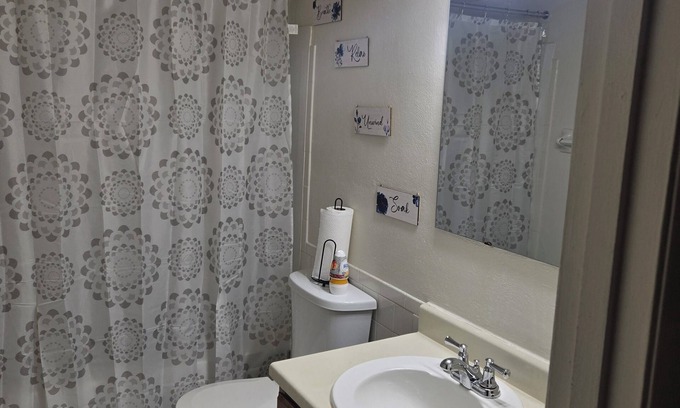 Glencoe Apartment | 2-bedroom apartment in awesome West County with AC, Fitness Room and Laundry