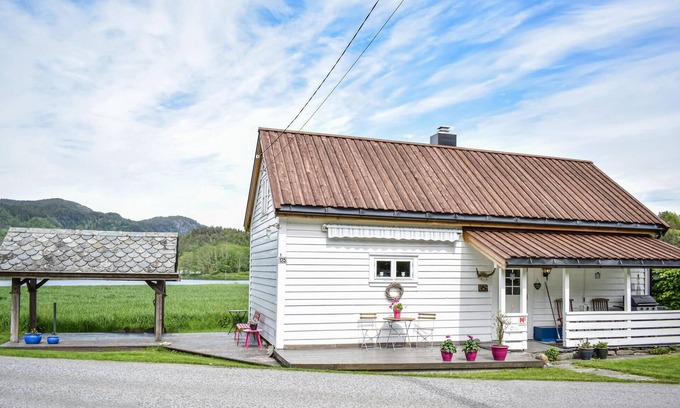 Kvam House | 2 bedroom awesome home in Tørvikbygd