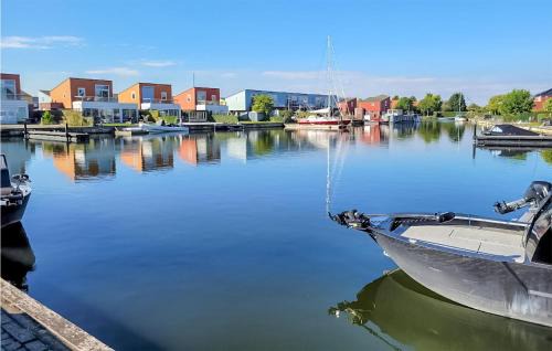 Oude-Tonge House | 2 Bedroom Awesome Home In Oude Tonge