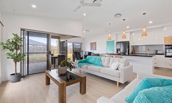 Pialba House | 2 bedroom Escape on Oceans