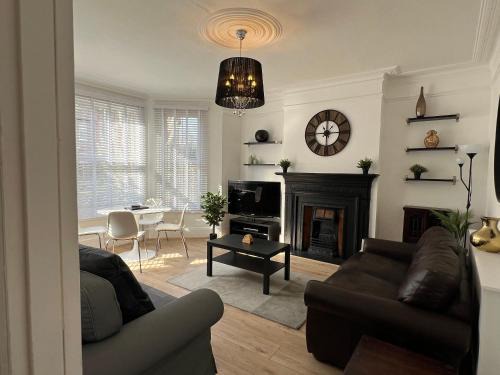 Haringey Apartment | 2 Bedroom flat 10 min walk to tube