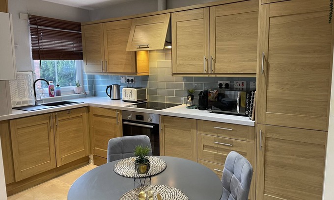 Southfield Apartment | 2 Bedroom flat Chiswick Tube station with access to central london attractions.