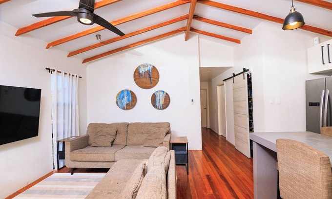 Vista Del Mar House | 2 bedroom Guest House w/comp ride to the airport