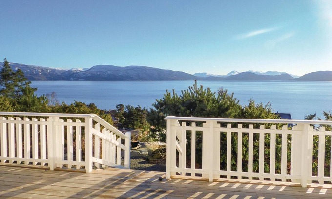 Strandvik Apartment | 2 bedroom nice apartment in Strandvik