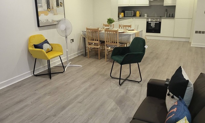 Canning Town South Apartment | 2 Bedrooms 2 bathrooms Near Excel, O2, City Airport,