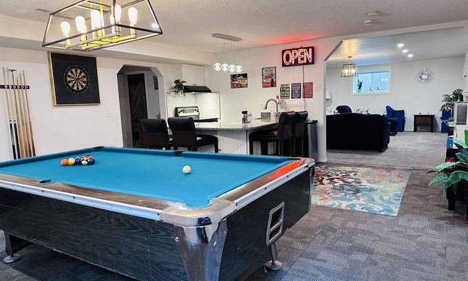 Southwest Calgary House | 2 Bedrooms Private Whole Basement Suite With Separate Entrance Near Downtown