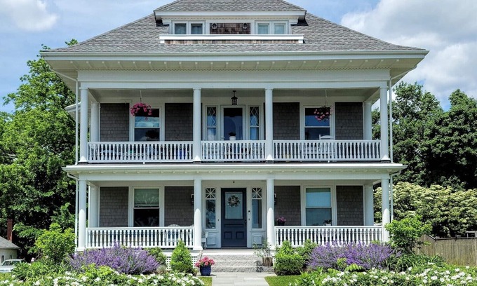 Beverly Apartment | 2 BR Harborfront Apartment at Independence Park & Beach