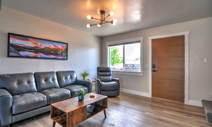 Grand Junction House | 2 BR Townhome, Free WiFi, Parking & Laundry. Pets Welcome