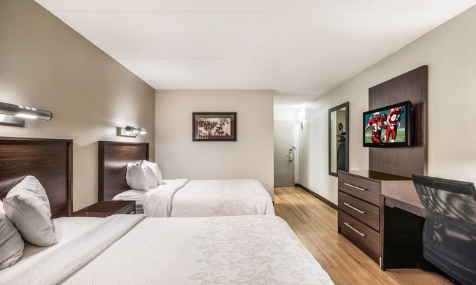 Woburn Hotel | 2 Comfortable Units, FREE Parking, Closet to Old Ship Street Historic District!