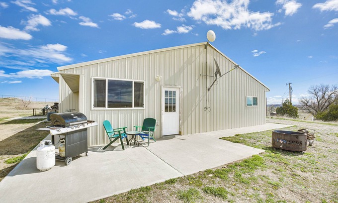 Buffalo Apartment | 2 Mi to Dtwn Buffalo: Mtn-View Retreat w/Patio!