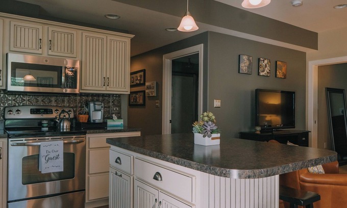 Talmage Apartment | 2 miles from Ephrata-Lititz rail trail! Easy access to local destinations