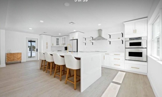 Hobe Sound House | 2 Miles to Beach with large putting green!