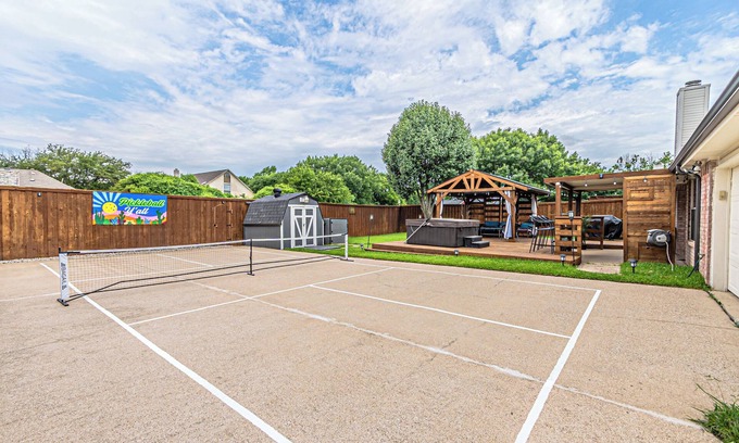 Rowlett House | 2 minutes from lake, Pickleball, Hot Tub, Pool table!