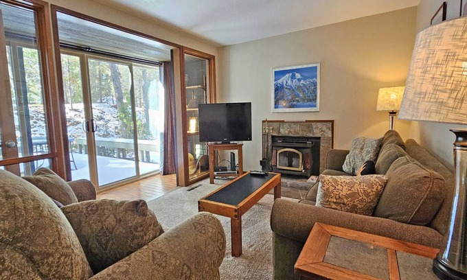 Overlook Park House | 2 Mtn. View-Sunriver, Oregon: BBQ, WiFi, SHARC Aquatics, Tubing Hill, Mt. Bachelor, Golf, Deschutes River, Tennis, Bike Paths