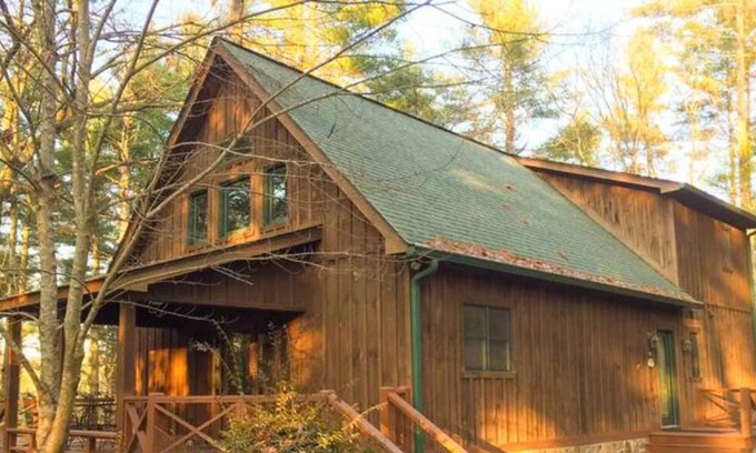 Lakemont House | 2 Primary Suites, GREAT location, High Speed Wifi