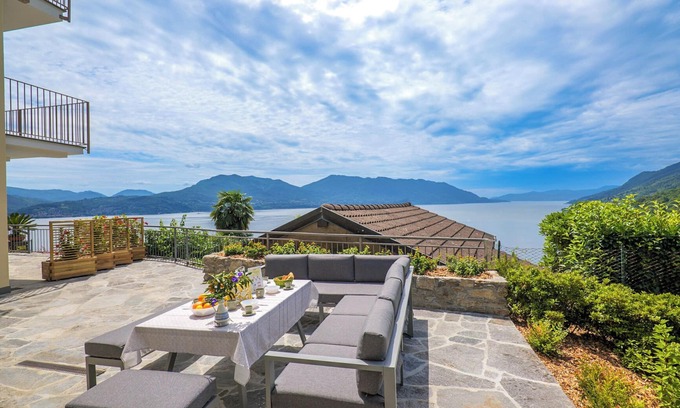 Cannero Riviera Apartment | 2-room corner apartment with terrace and two bathrooms