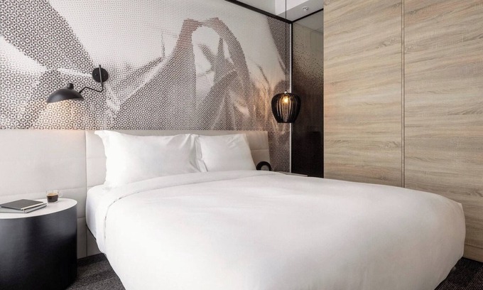 Brossard Hotel | 2 Sleek Rooms w/ Large Windows Perfect for Staycations & Shopping Nearby