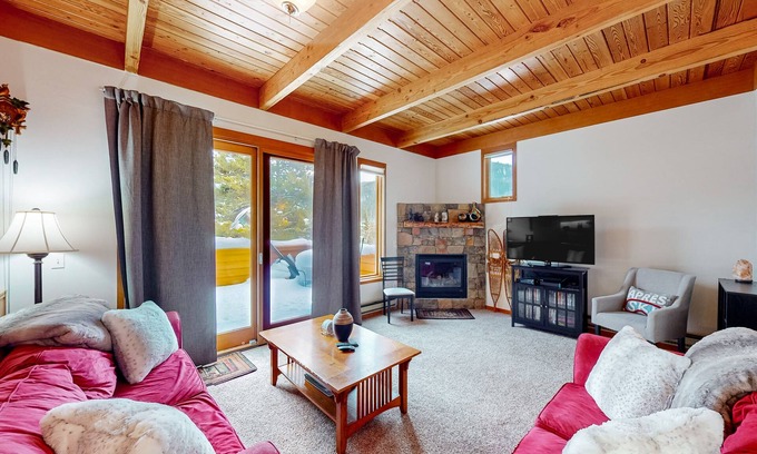 Keystone House | 2-story dog-friendly condo with mountain views - walk to tennis center, ice rink