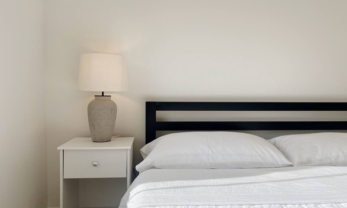 Oatfield House | 2-Story Home in Clackamas, 3 Bedroom, 2 Bathroom w/King Bed and Fenced Backyard