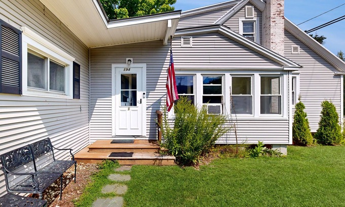 Proctorsville House | 2-Story riverfront home + studio with washer/dryer, river views, & free WiFi